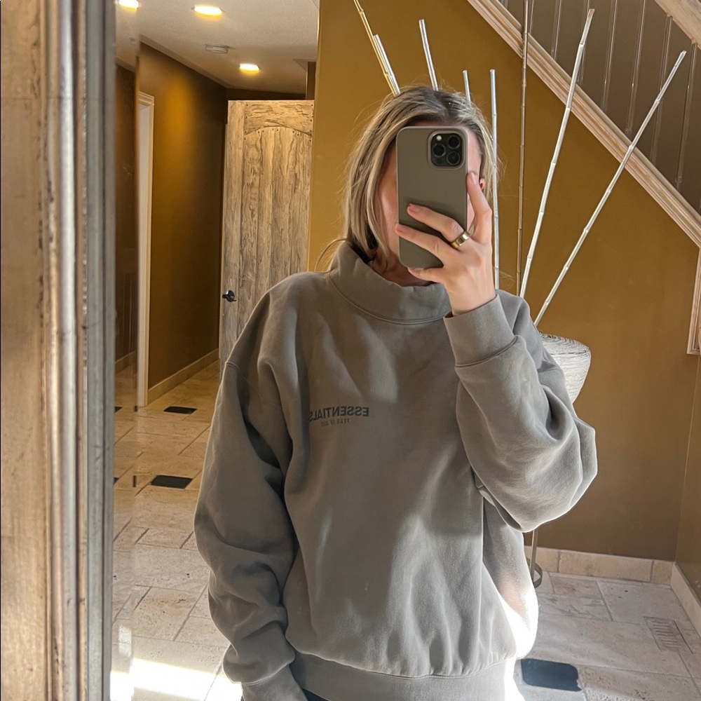 Fear of God Essentials Heather Gray Top - Picture 7 of 7